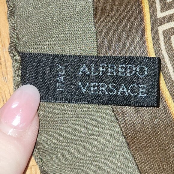 Vintage Classic Alfredo Versace Celine 100% Gold Chain & Coins Silk Scarf 34" - Picture 14 of 15